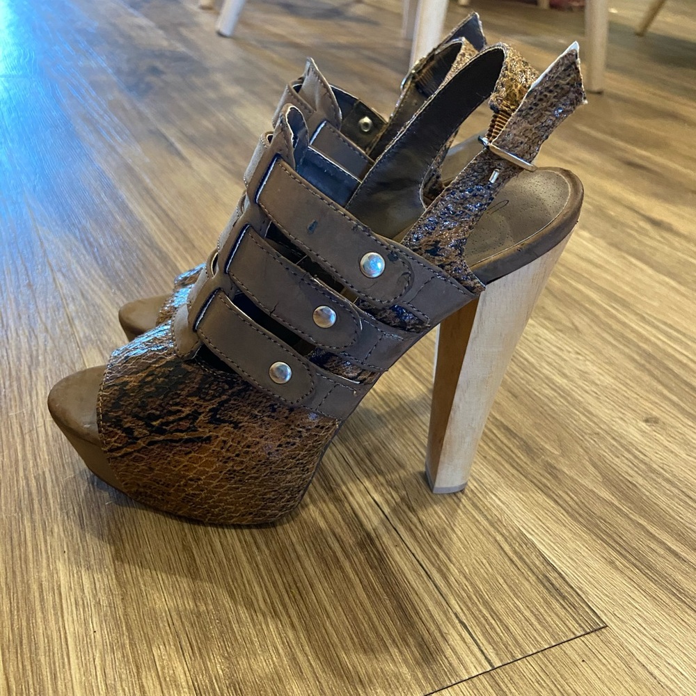 C Label Women’s Snakeskin Heels